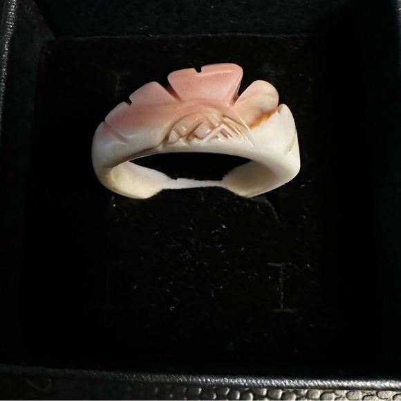 Bohemian Carved Leaf Shell Ring - Picture 4 of 9